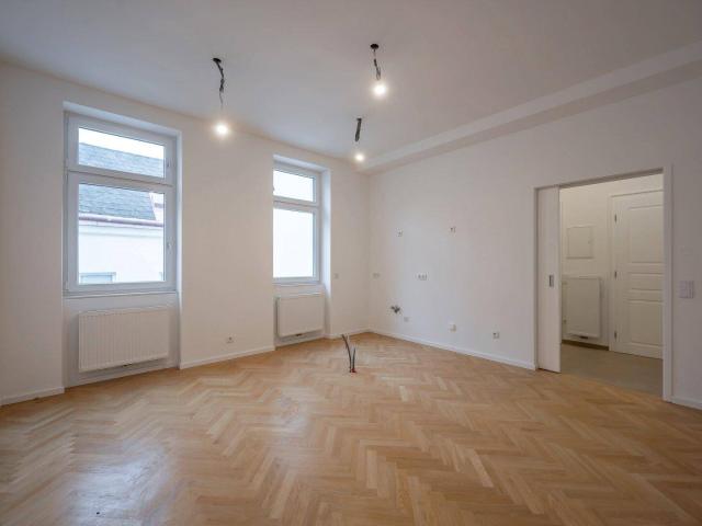 NEU+ 4 Zimmer Altbau Erstbezug mit drei Schlafzimmern, zwei Bädern und Lift in Meidling