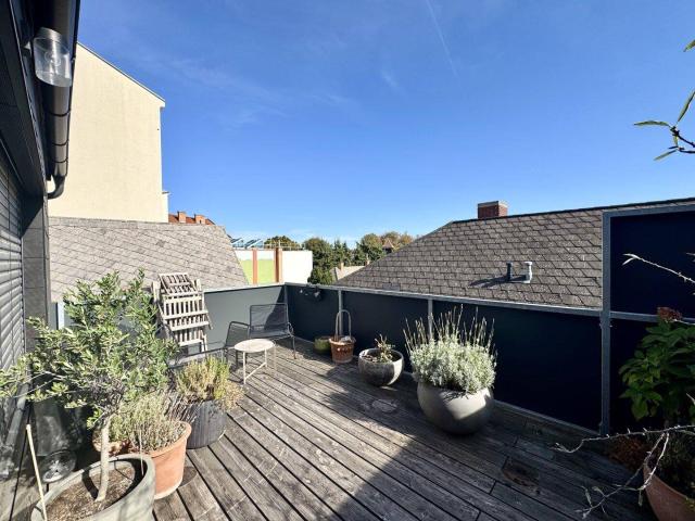 NEU! 4 Zimmer Dachgeschosswohnung mit Terrasse in historischem Haus am Neunkirchner Hauptplatz! Klimaanlage!