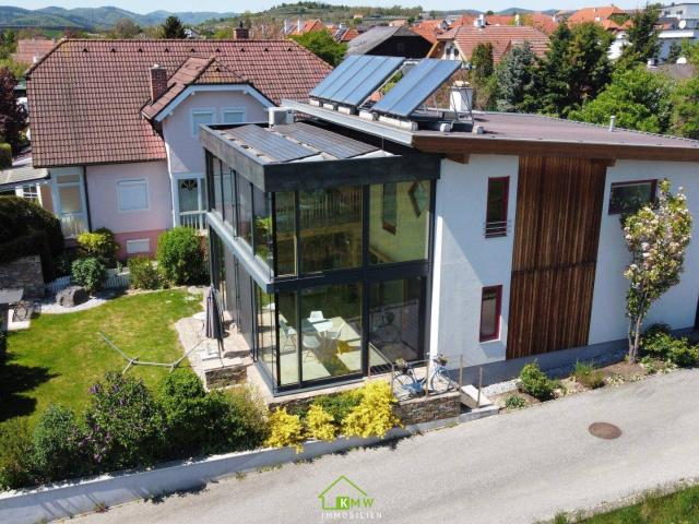 NEU AM MARKT: Exklusives Einfamilienhaus mit Wintergarten und Blick auf das Benediktinerstift Göttweig