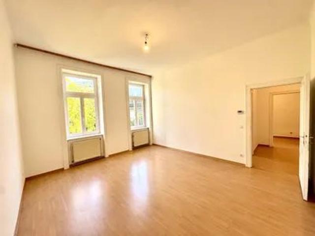 NEU! Absolute Ruhelage! Sanierte 1,5 Zimmerwohnung! Gänzlich in den Innenhof gerichtet!
