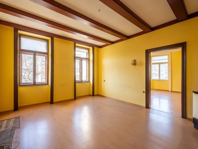 NEU+ Altbauklassiker: 3 Zimmer Wohnung mit enormen Sanierungspotenzial