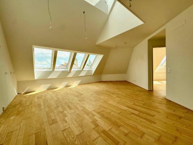 NEU + Attraktive 2 ZIMMER mit Galerie & TERRASSE