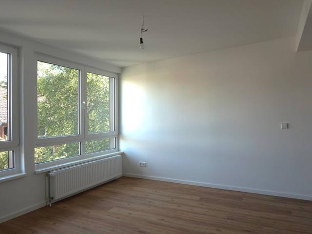 Neu ausgebautes Dachgeschoss! 2 Zi Wohnung mit Einbauküche in Bramfeld | GLADIGAU