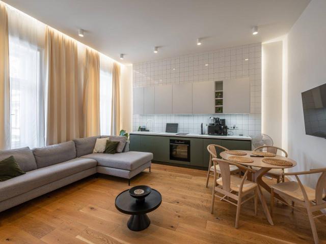 NEU+ Außergewöhnliche 2 Zimmer Altbauwohnung in toller Lage! möbliert