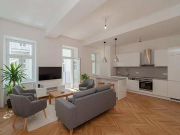 NEU+ Außergewöhnliche 2 Zimmer Altbauwohnung mit Balkon