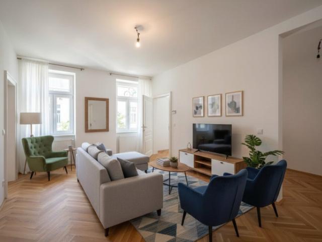 NEU+ Außergewöhnlicher 2 Zimmer Altbau ERSTBEZUG! Totale Hofruhelage!