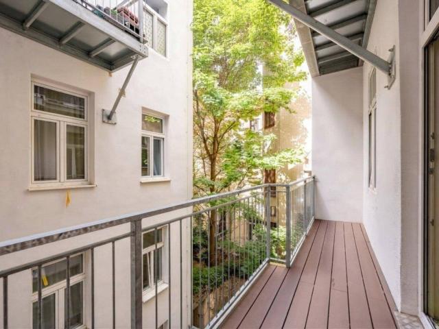 NEU+ Balkon & Lift beim Prater – 2 Zimmer Altbau mit großem Sanierungspotenzial!