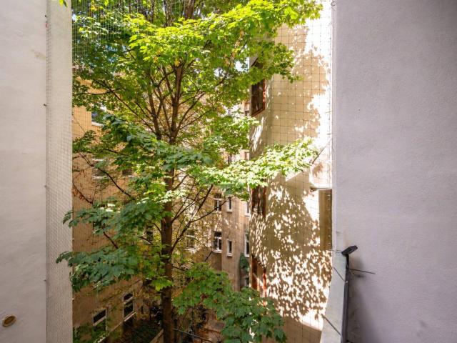 NEU+ Balkon & Lift beim Prater – 2 Zimmer Altbau mit Sanierungspotenzial!
