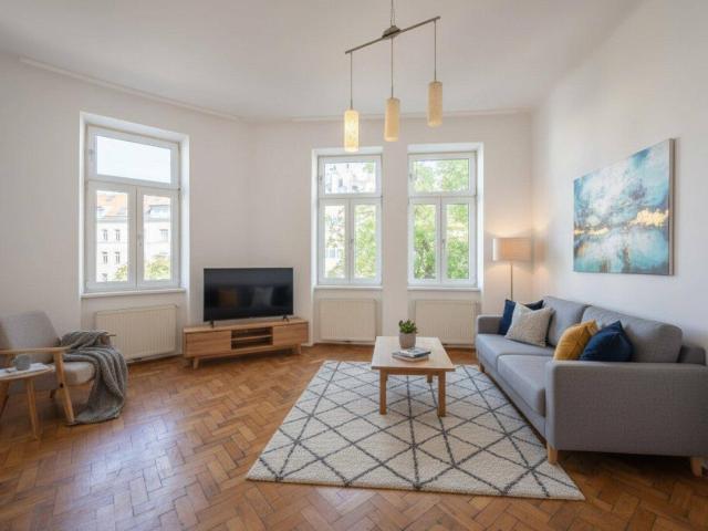 NEU+ Bezugsfertig: gepflegte 2 Zimmer Altbauwohnung in toller Lage!