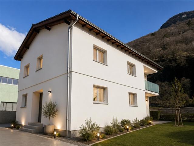NEU GEBAUTE ZWEIFAMILIENVILLA MIT ZWEI WOHNUNGEN