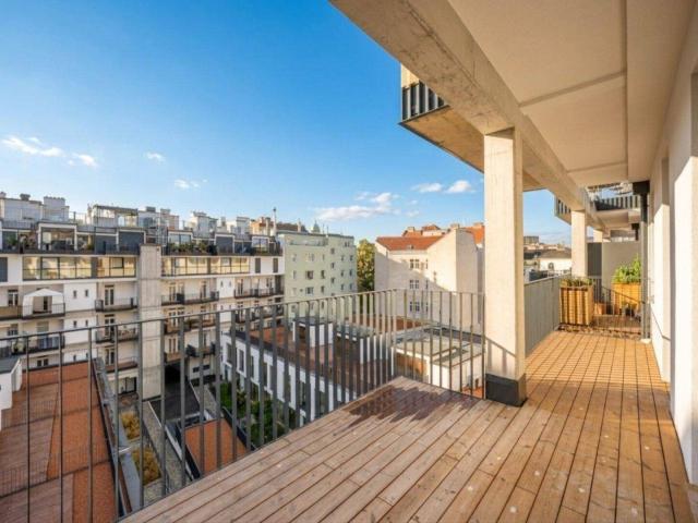NEU+ Generalsanierte 3 Zimmer Altbauwohnung mit großzügigem Balkon!