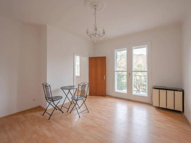 NEU+ Gepflegte 2 Zimmer Wohnung mit Balkon und Schlafkabinett – Haus mit Gartenanlage, ohne Lift