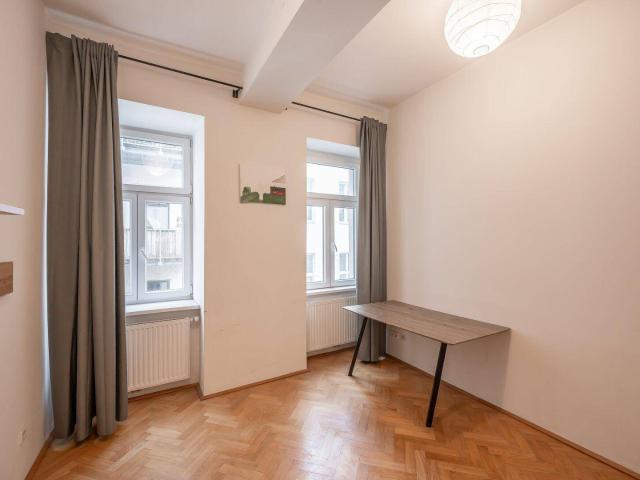 NEU+ Gepflegte 4 Zimmer Altbauwohnung in toller Lage mit Balkonbewilligung!