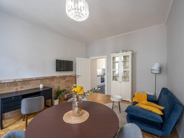 NEU+ Geschmackvoll eingerichtete 2 Zimmer Altbauwohnung mit perfektem Grundriss sofort beziehbar möbliert
