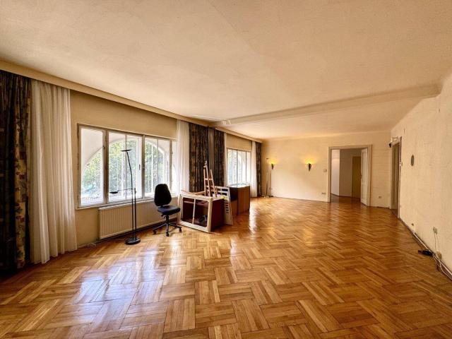 NEU! Großzügige 3 Zimmer Altbauwohnung am Kriemhildplatz zu vermieten!
