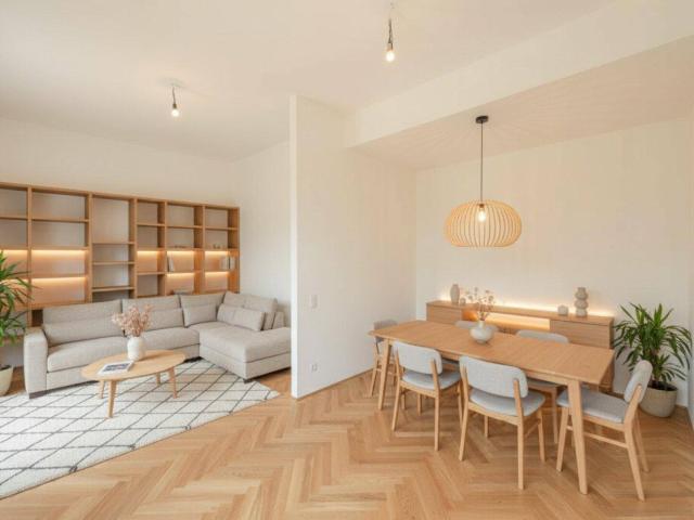 NEU+ Großartige 3 Zimmer Altbauwohnung mit Balkon