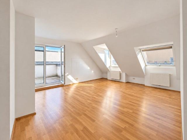NEU+ Draußen Platz nehmen! Gepflegte 4 Zimmer Neubaumiete mit Terrasse, zwei Bädern und Lift