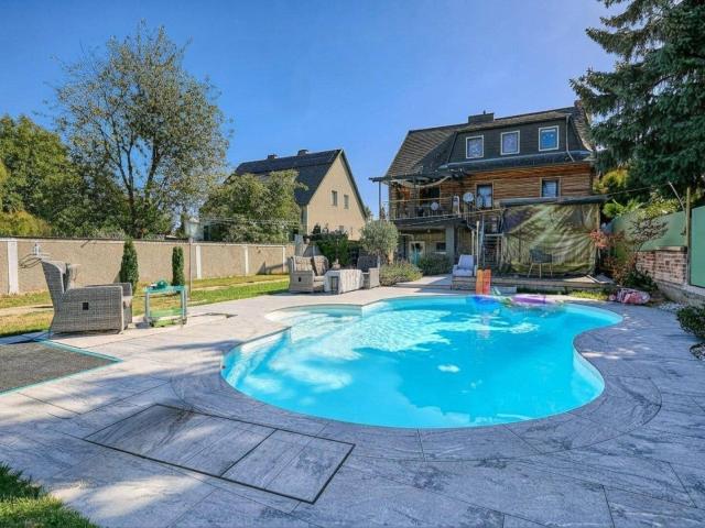 NEU+ Ein traumhaftes Zuhause, viele Möglichkeiten – charmantes Familienhaus mit Salzwasserpool und zwei Wohneinheiten
