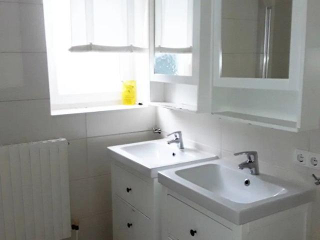 NEU Eine sehr schöne 4 Zimmer Wohnung mit Balkon im 1. Stock, in Gmunden, in ruhiger Lage