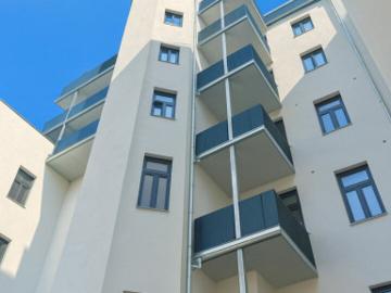Neu+ erstbezug! Modern im Altbau wunderschöne 2 Zimmer Wohnung mit Balkon! Generalsaniert!