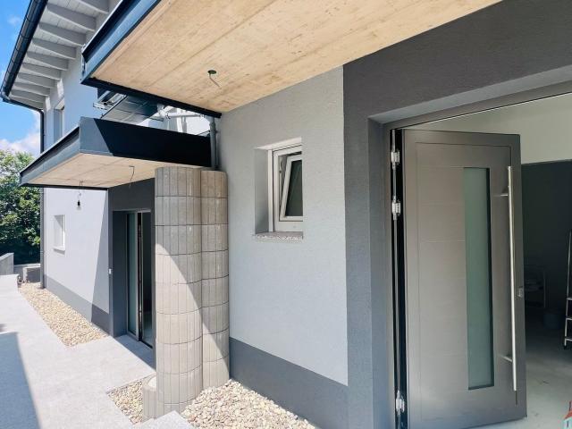 Neu! Erstbezug! Familientraum in Ruhelage mit Eigengarten, Pkw Stellplatz und Terrasse