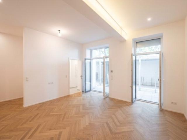 NEU+ ERSTBEZUG 3 Zimmer Altbau Wohnung mit Freifläche