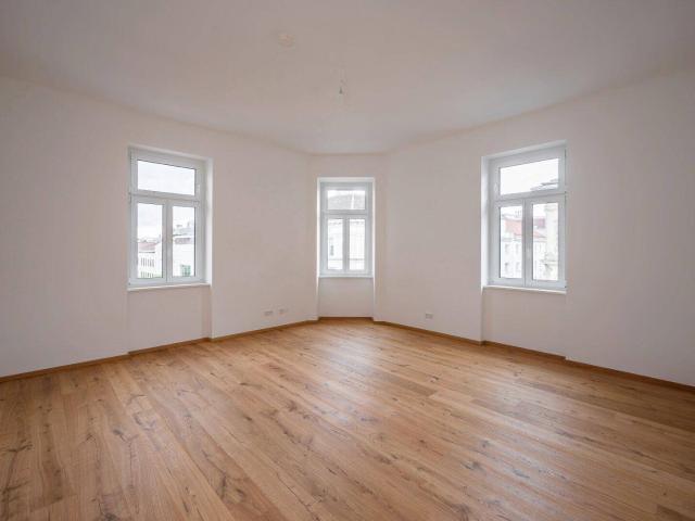 NEU+ ERSTBEZUG: 4 Zimmer ALTBAUWohnung viel Potenzial in einem fantastischem Haus