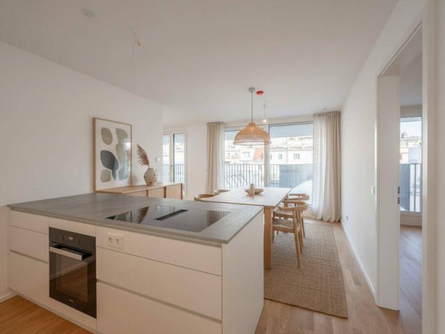 NEU+ extraordinary 3 room apartment in the Heart of the City 1/23