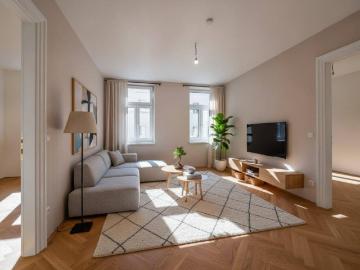NEU+ Exceptional 2 Room Period Apartment with an Ideal Layout