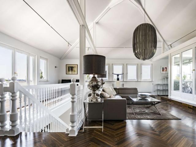 NEU EXKLUSIVE PENTHOUSE MAISONETTE! MÖBLIERT MIT KLIMA, EBK & 3X BALKONEN !