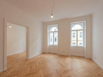 NEU+ Fantastische generalsanierte 2 Zimmer Altbauwohnung mit Garten