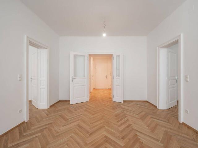 NEU+ Fantastische 2 Zimmer Erdgeschoss Altbauwohnung