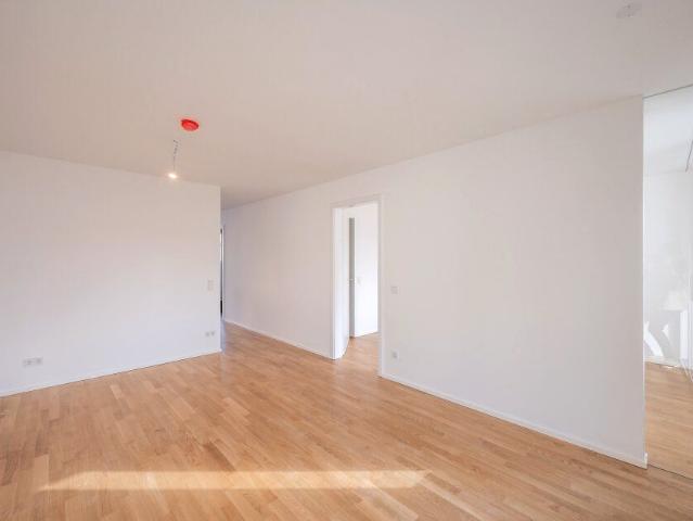 NEU+ fantastische 3 Zimmer Wohnung mitten im Herzen der Stadt 1/23 ! Riesige Freifläche!