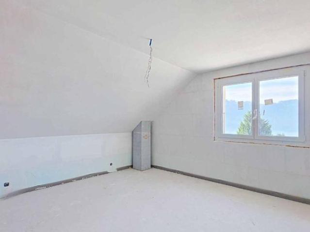 Neu! Freistehende Villa mit Pool und herrlichem Seeblick