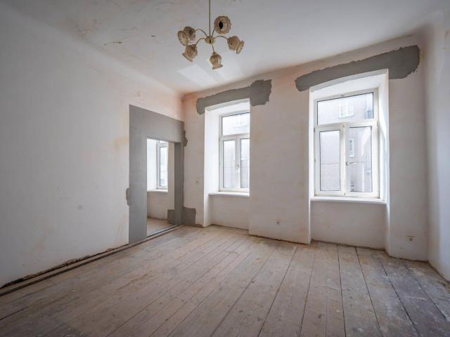 NEU+ Für Bastler: 2 Zimmer Altbau Wohnung sanierungsbedürftig gut adaptierbarer Grundriss