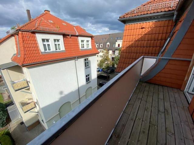 NEU! Helle DG Wohnung mit 3 Zimmern und Balkon