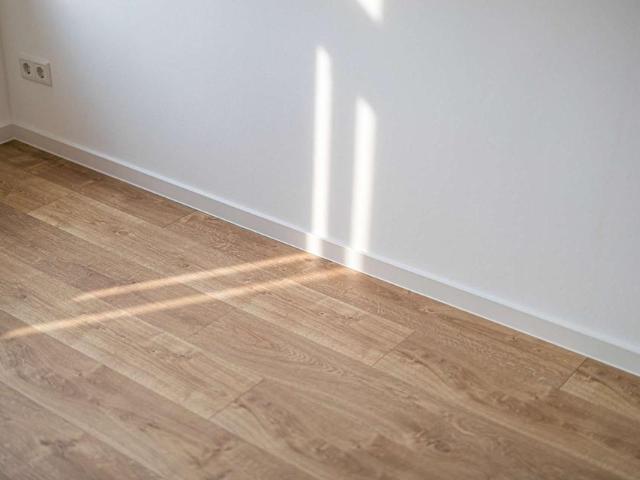 Neu & in Renovierung! Tolle 4 Raum Wohnung mit Balkon & moderner Einbauküche!