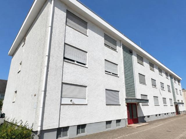 Neu Isenburg: Großzügige 3 Zimmer Wohnung mit Balkon und Garage!