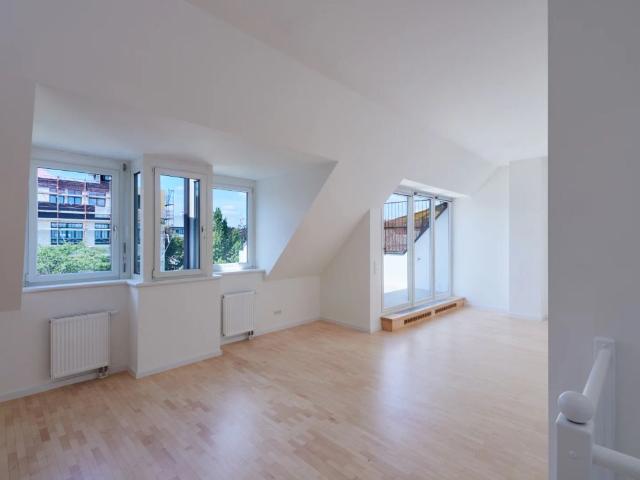 NEU! Lichtdurchflutete 3 Zimmer Maissonette Dachgeschosswohnung mit Terrasse!