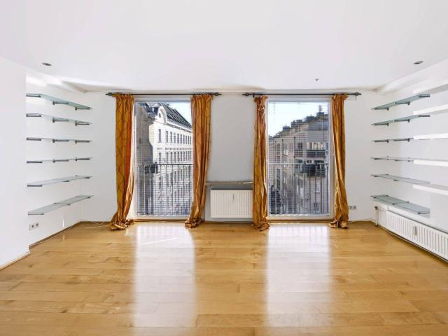 NEU + Lichtdurchflutete 3 Zimmer Wohnung mit Wohnküche & in Toplage! 5. Liftstock!
