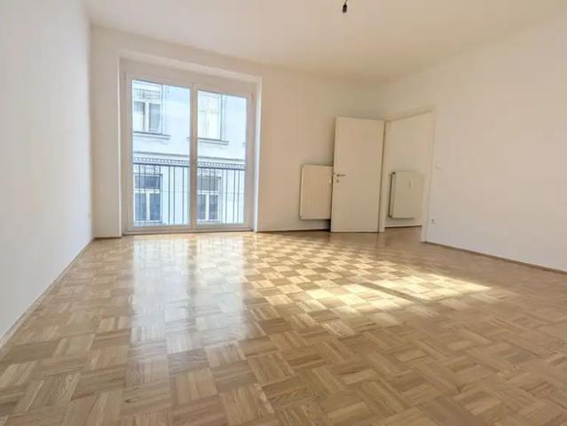 NEU Lichtdurchflutete 2 Zimmer im 7. Liftstock, Liechtensteinstraße/Himmelpfortstiege, unbefristet, saniert
