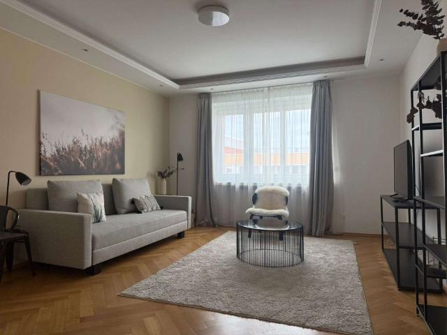 NEU MÖBLIERTE WOHNUNG IN DER NEROSTRAßE !