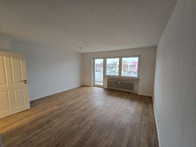 neu modernisierte 1 Zi Whg mit Lift + Balkon + EBK in Mühldorf Süd.