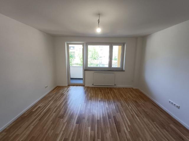 Neu modernisierte 3 Zimmer Wohnung mit Balkon in Moosach
