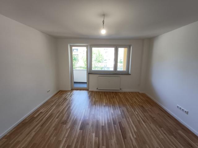 Neu modernisierte 3 Zimmer Wohnung mit Balkon in Moosach