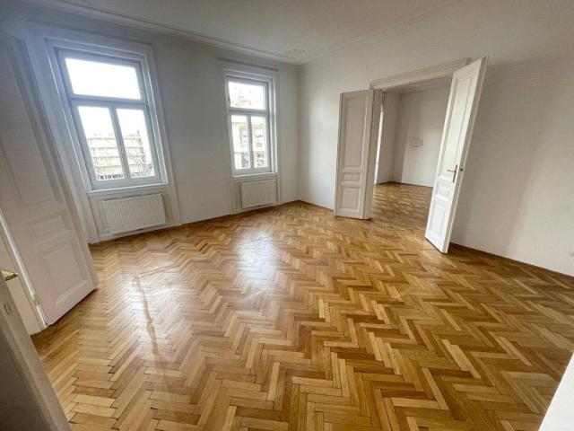 Neu saniert 4 ZI Altbau perfekt öffentliche Anbindung Theobaldgasse