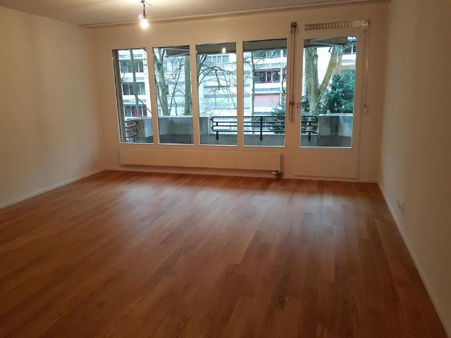 neu sanierte 3.5 Zimmer Wohnung mit zwei Balkonen