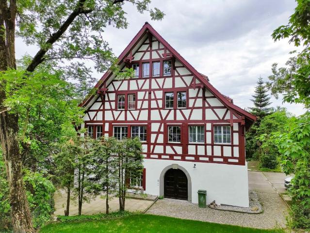 Charmante Maisonettewohnung im stilvollen Riegelhaus