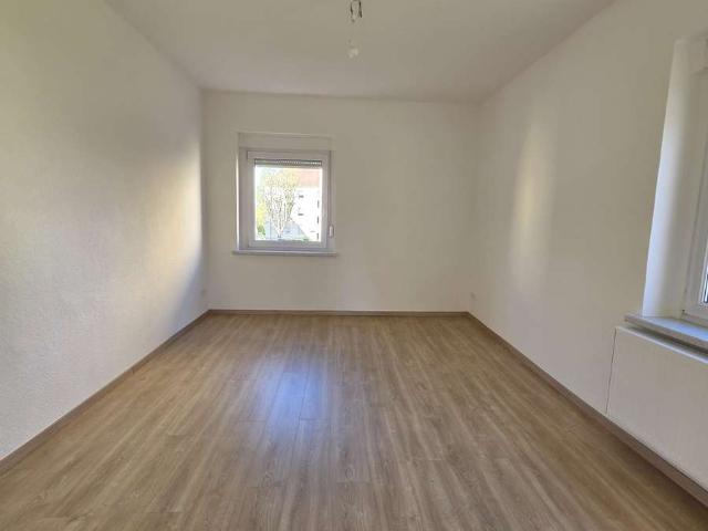 NEU ! Sanierte 3 WE im 1. Obergeschoss