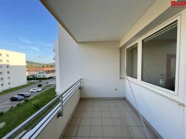 Neu sanierte 3 Zimmerwohnung mit großer Loggia!